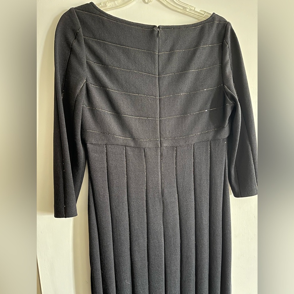 St. John Evening Scoop Neck Black Dress. Size 8 - Picture 7 of 8